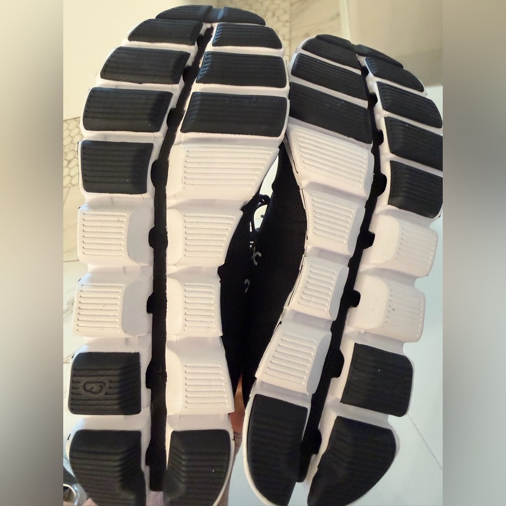 New On Cloud 5 running shoes - Picture 4 of 6